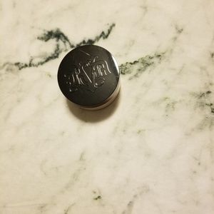 Kat Von D Lock It Brightening Powder- Peach